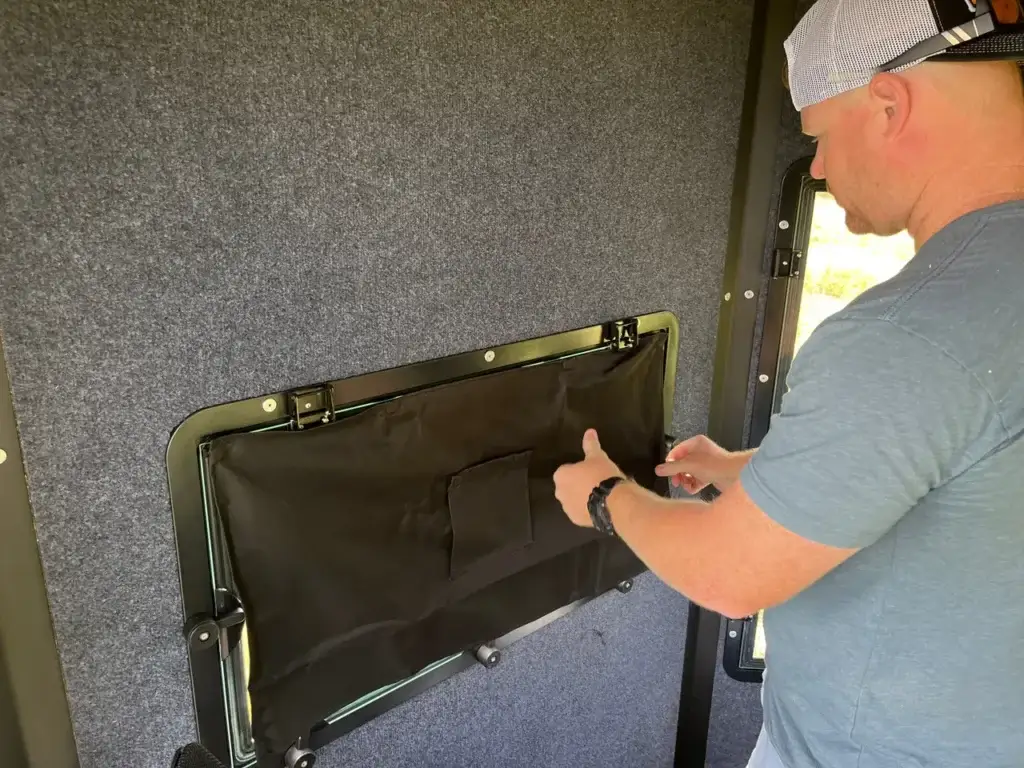 UNIVERSAL BOX BLIND MAGNETIC CURTAIN KIT